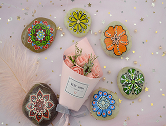 PEBBLE WITH HANDPAINTING