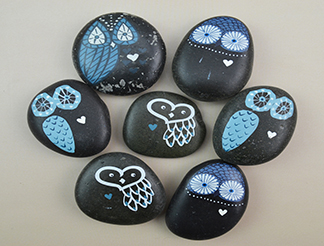 PEBBLE WITH HANDPAINTING