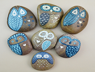 PEBBLE WITH HANDPAINTING