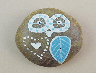 PEBBLE WITH HANDPAINTING